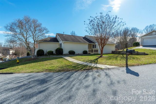 115 Creeks End Circle, Mills River, NC 28759