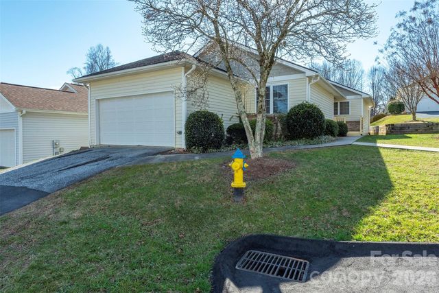 115 Creeks End Circle, Mills River, NC 28759