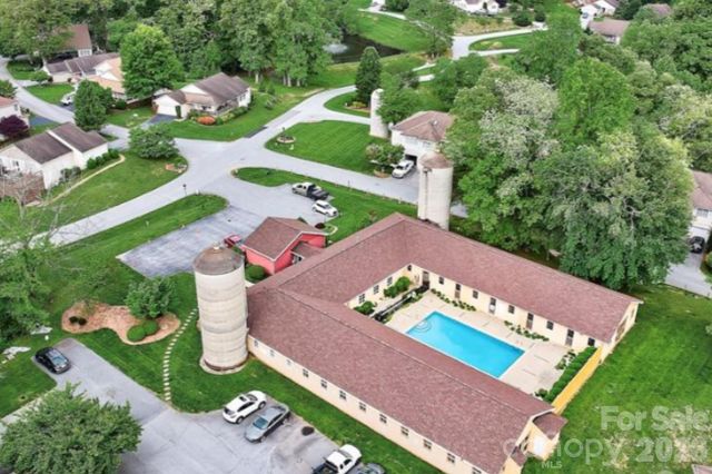 115 Creeks End Circle, Mills River, NC 28759