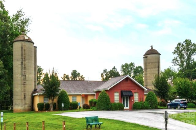 115 Creeks End Circle, Mills River, NC 28759