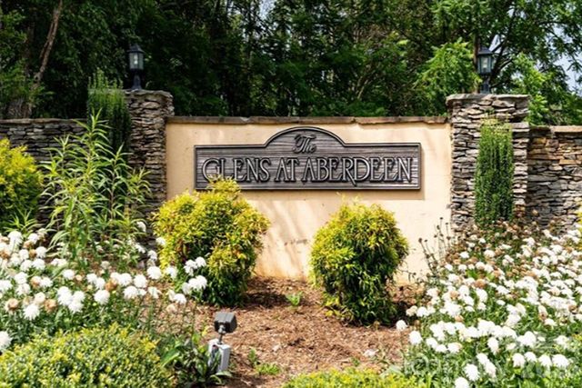 115 Creeks End Circle, Mills River, NC 28759