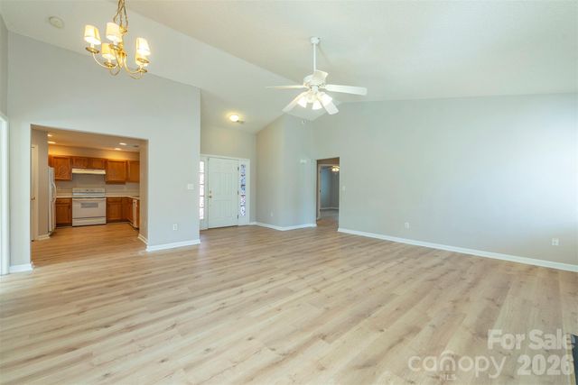 115 Creeks End Circle, Mills River, NC 28759