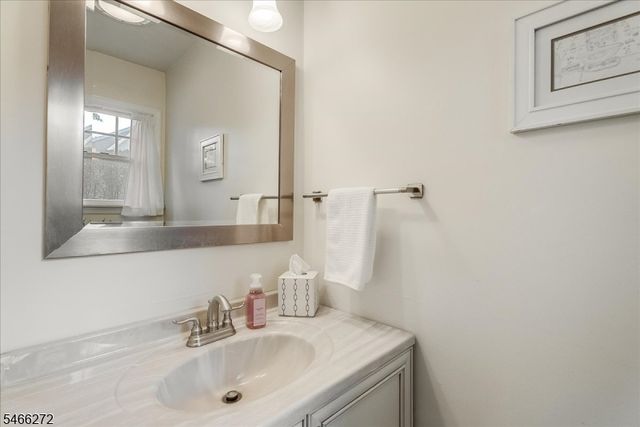 31 Elizabeth St, Caldwell Boro Twp., NJ 07006