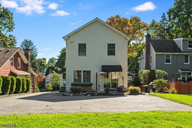 31 Elizabeth St, Caldwell Boro Twp., NJ 07006
