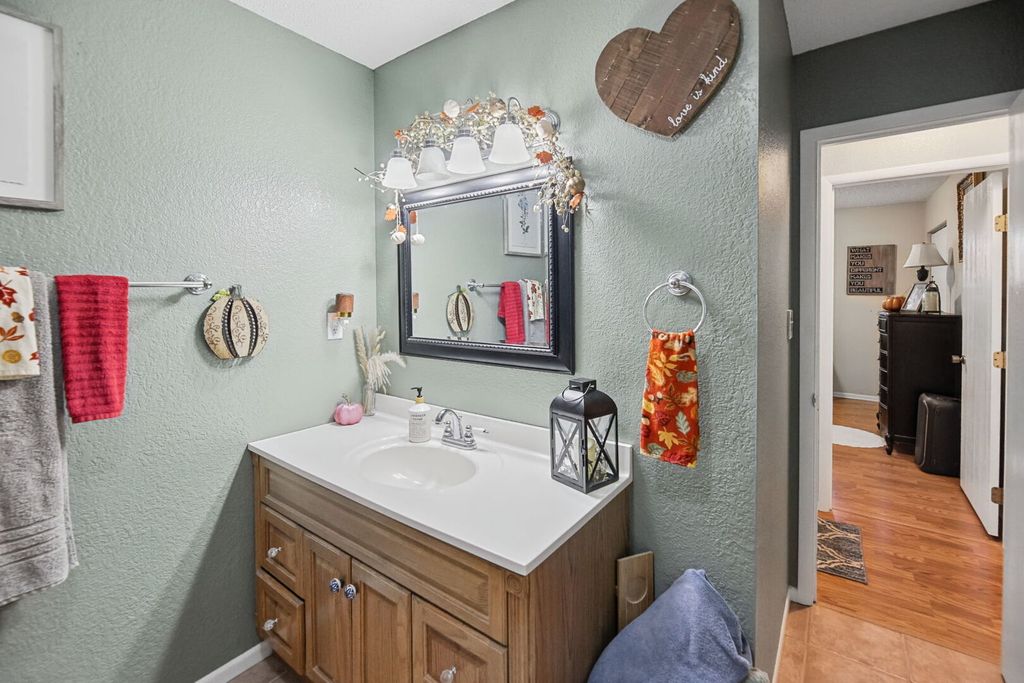Image 26 of property listing at 102 Lamar Drive, Salem, IL 62881