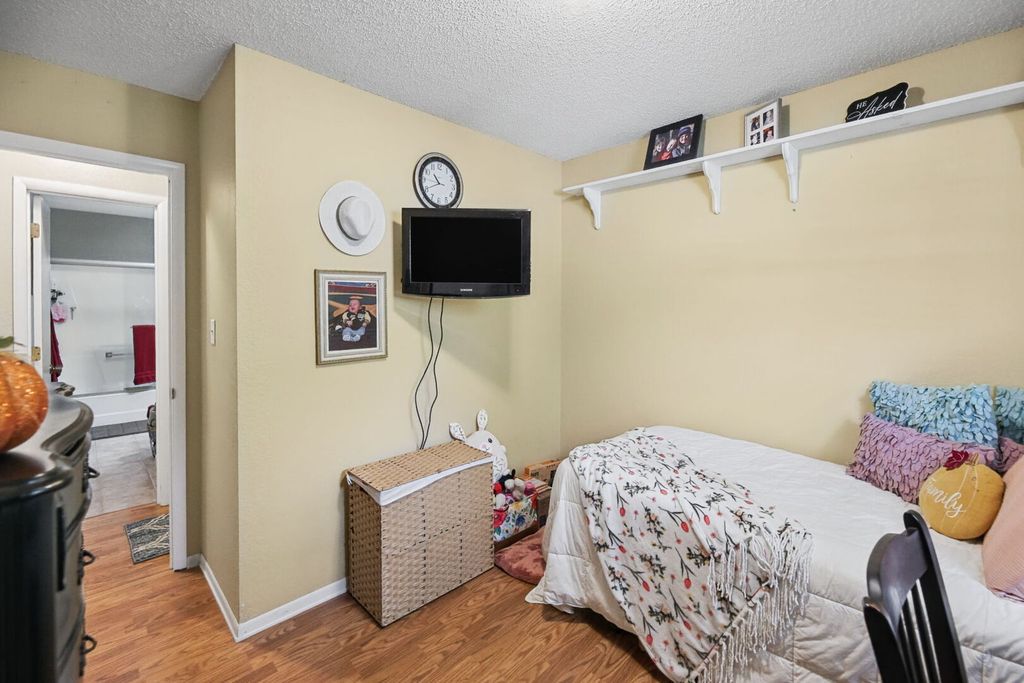 Image 28 of property listing at 102 Lamar Drive, Salem, IL 62881
