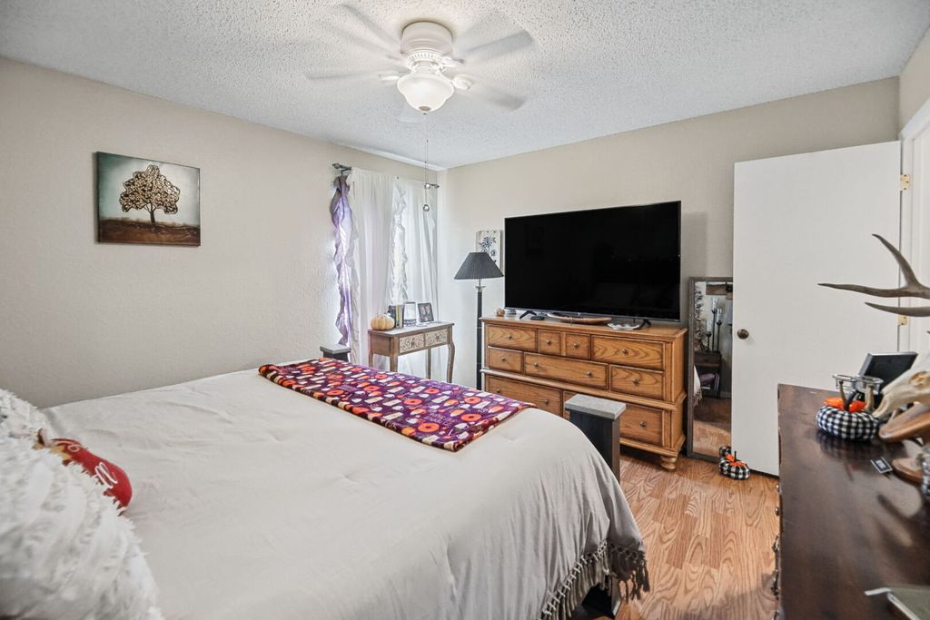 Image 30 of property listing at 102 Lamar Drive, Salem, IL 62881