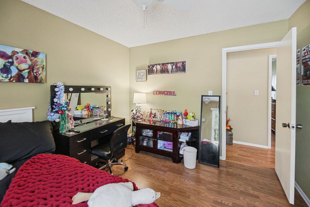 Image 32 of property listing at 102 Lamar Drive, Salem, IL 62881