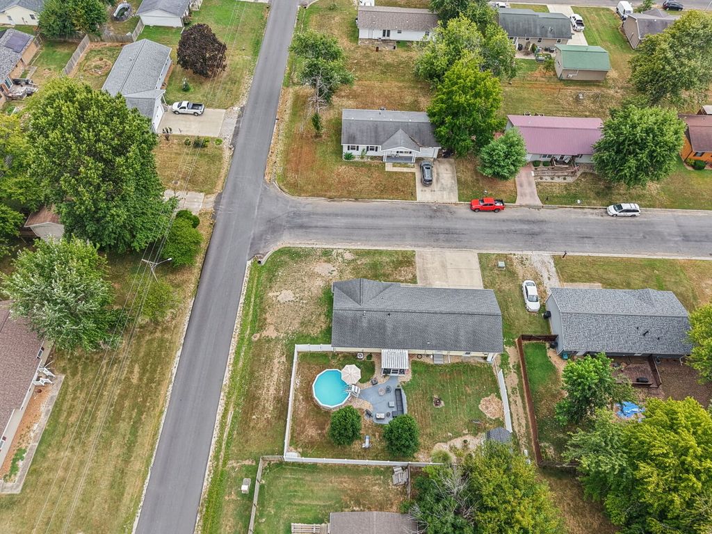 Image 39 of property listing at 102 Lamar Drive, Salem, IL 62881
