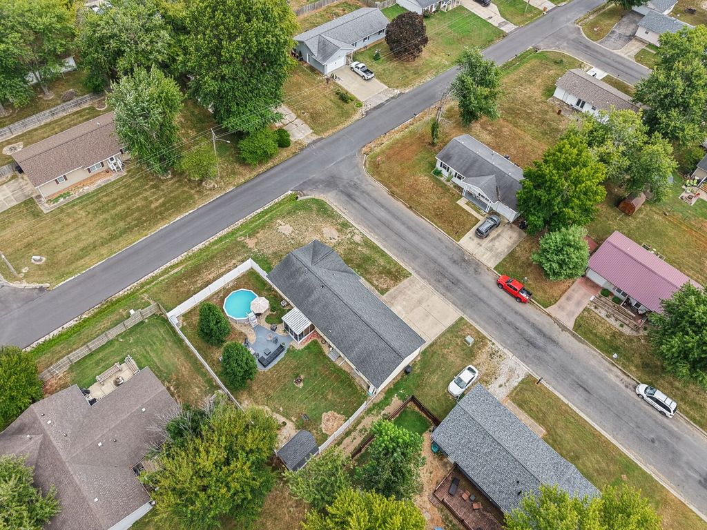 Image 41 of property listing at 102 Lamar Drive, Salem, IL 62881