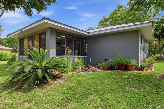 9188 N Commodore Drive, Citrus Springs, FL 34434
