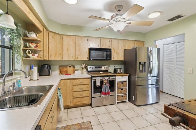 9188 N Commodore Drive, Citrus Springs, FL 34434