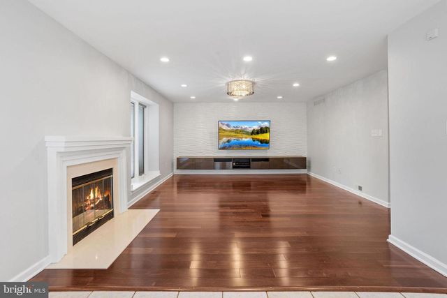 32 COUNTRY WALK, Cherry Hill, NJ 08003