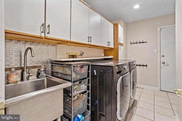 32 COUNTRY WALK, Cherry Hill, NJ 08003