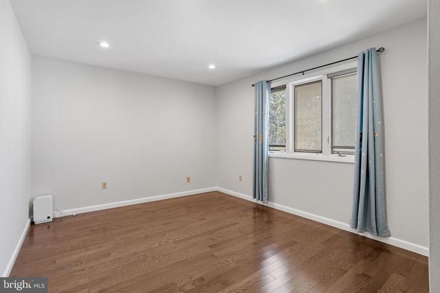 32 COUNTRY WALK, Cherry Hill, NJ 08003