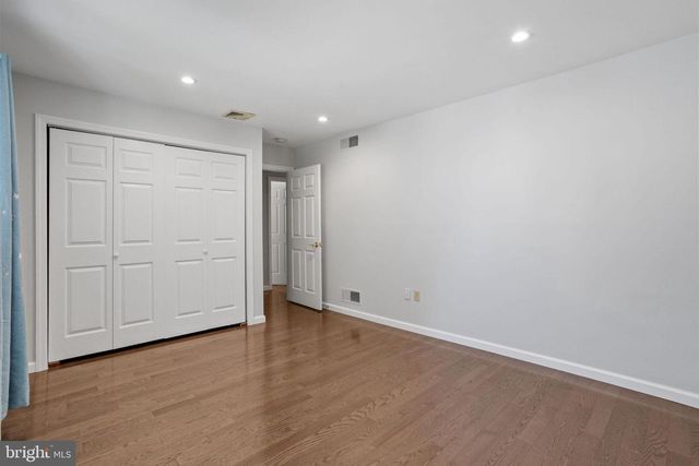 32 COUNTRY WALK, Cherry Hill, NJ 08003