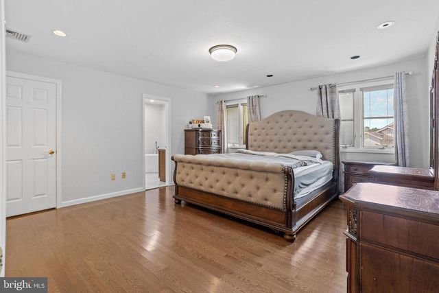 32 COUNTRY WALK, Cherry Hill, NJ 08003