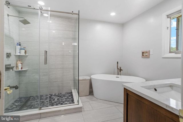 32 COUNTRY WALK, Cherry Hill, NJ 08003