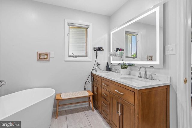 32 COUNTRY WALK, Cherry Hill, NJ 08003