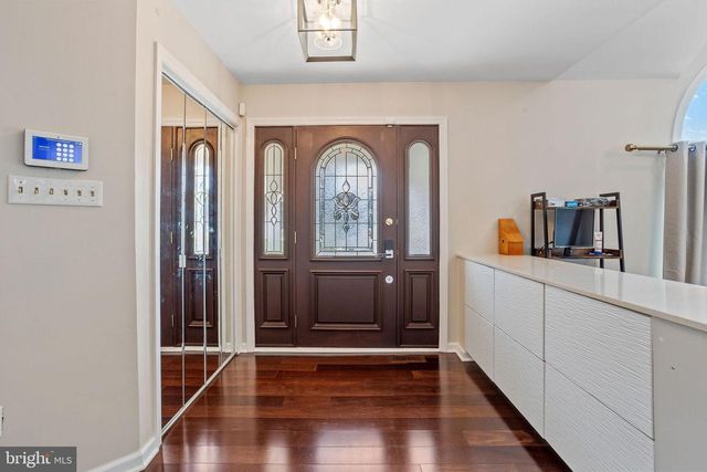 32 COUNTRY WALK, Cherry Hill, NJ 08003