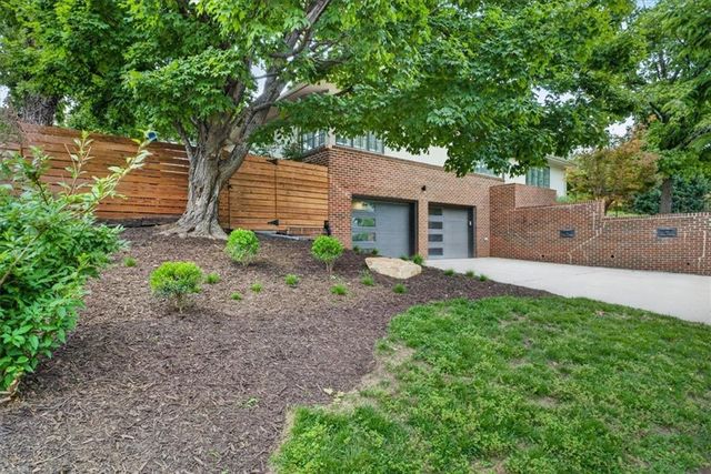 1624 W 50th Street, Kansas City, MO 64112