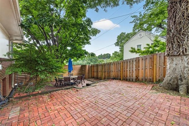 1624 W 50th Street, Kansas City, MO 64112