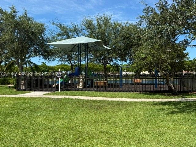 22301 SW 88 pl 302-3, Cutler Bay, FL 33190