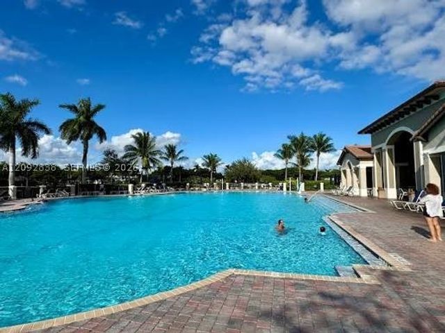 22301 SW 88 pl 302-3, Cutler Bay, FL 33190