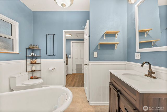 104 Pennsylvania Avenue N, Eatonville, WA 98328