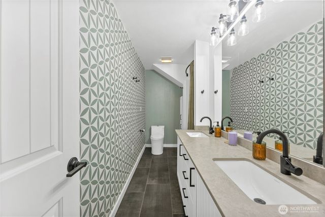 104 Pennsylvania Avenue N, Eatonville, WA 98328