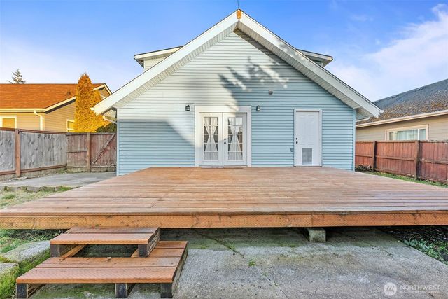 104 Pennsylvania Avenue N, Eatonville, WA 98328