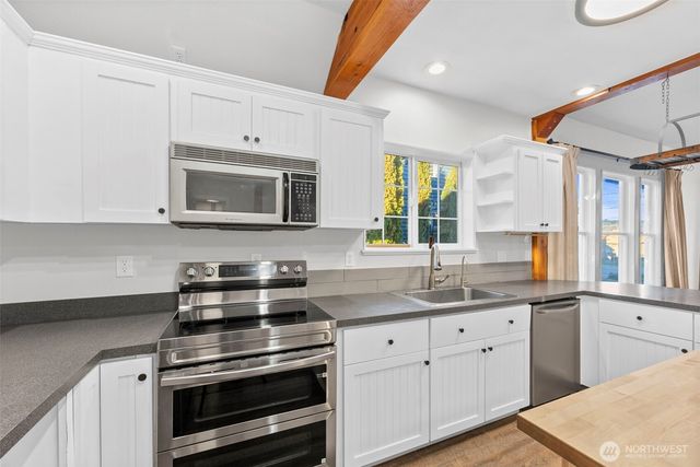 104 Pennsylvania Avenue N, Eatonville, WA 98328