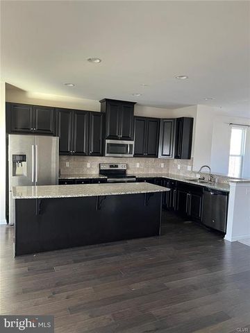 2191 COOK DR, Easton, PA 18045