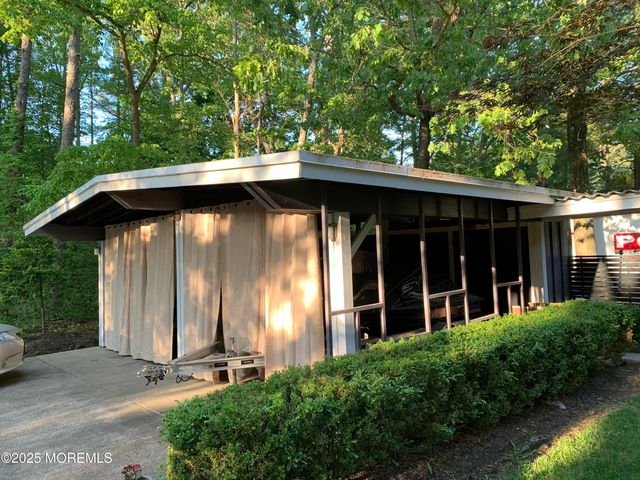 6 Sturm Lane, Jackson, NJ 08527