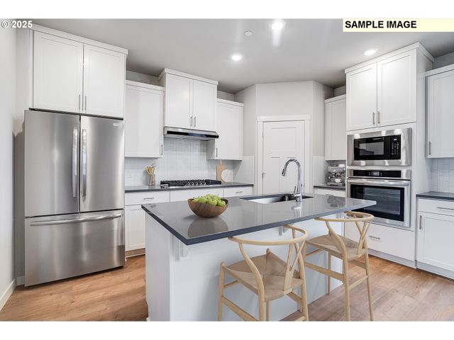 12176 Sw CHAMPLIN Ln, Beaverton, OR 97007