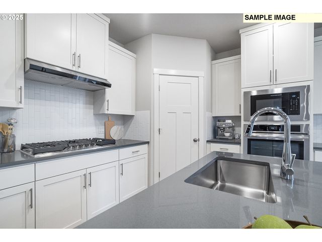 12176 Sw CHAMPLIN Ln, Beaverton, OR 97007
