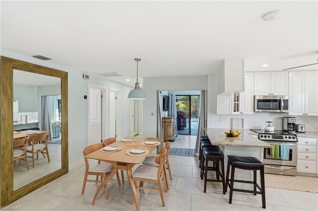 560 109th AVE N, Naples, FL 34108