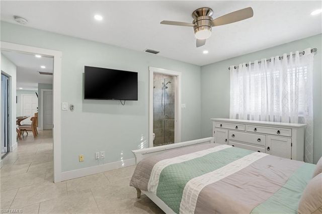 560 109th AVE N, Naples, FL 34108