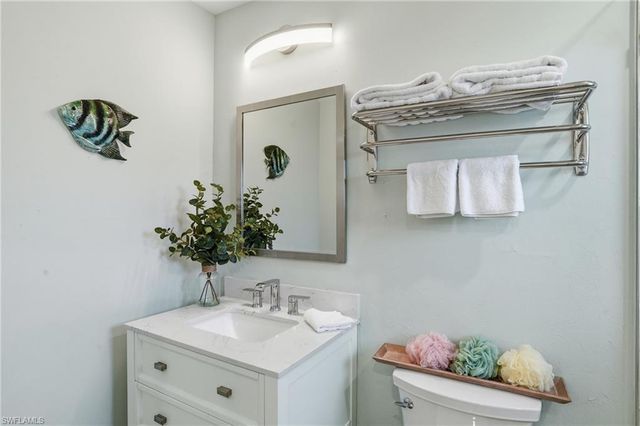 560 109th AVE N, Naples, FL 34108