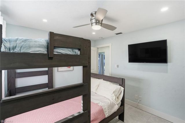 560 109th AVE N, Naples, FL 34108