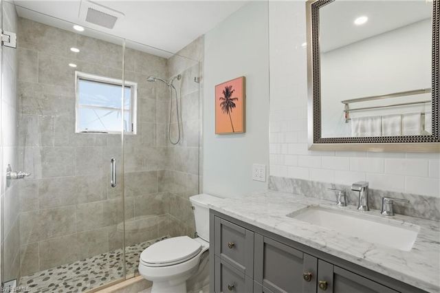 560 109th AVE N, Naples, FL 34108