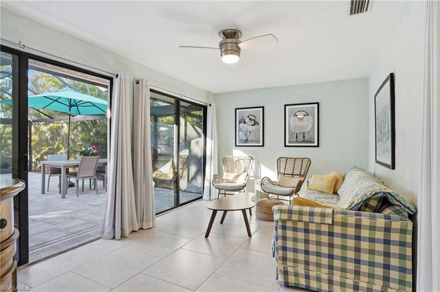 560 109th AVE N, Naples, FL 34108