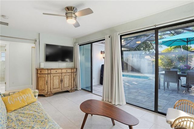 560 109th AVE N, Naples, FL 34108