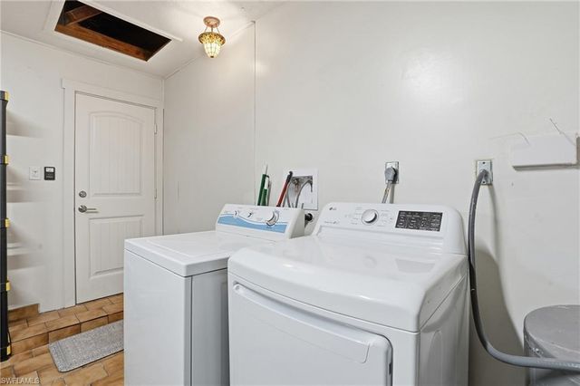 560 109th AVE N, Naples, FL 34108