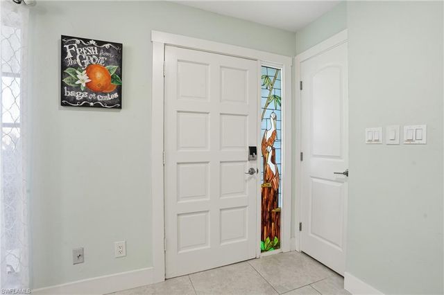 560 109th AVE N, Naples, FL 34108