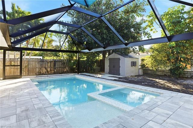 560 109th AVE N, Naples, FL 34108