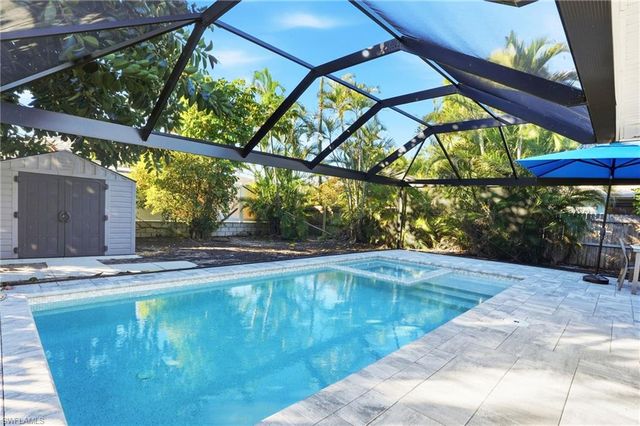 560 109th AVE N, Naples, FL 34108