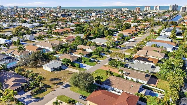 560 109th AVE N, Naples, FL 34108