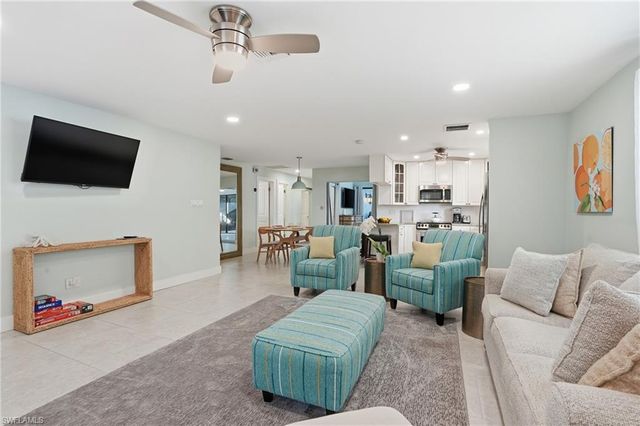 560 109th AVE N, Naples, FL 34108