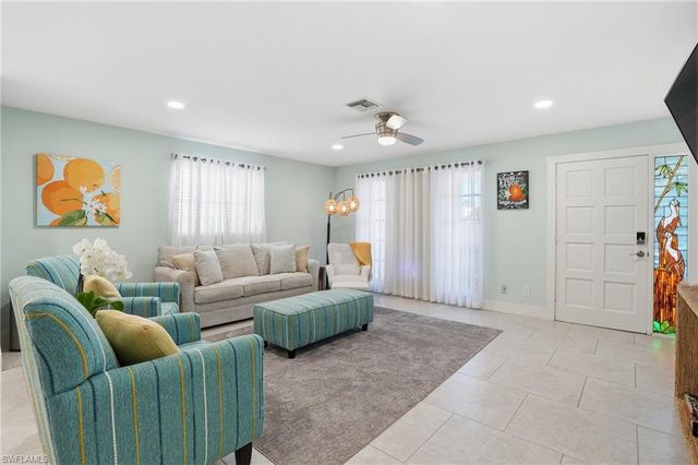 560 109th AVE N, Naples, FL 34108